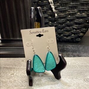 NWOT Iridescent Teal Drop Earrings!